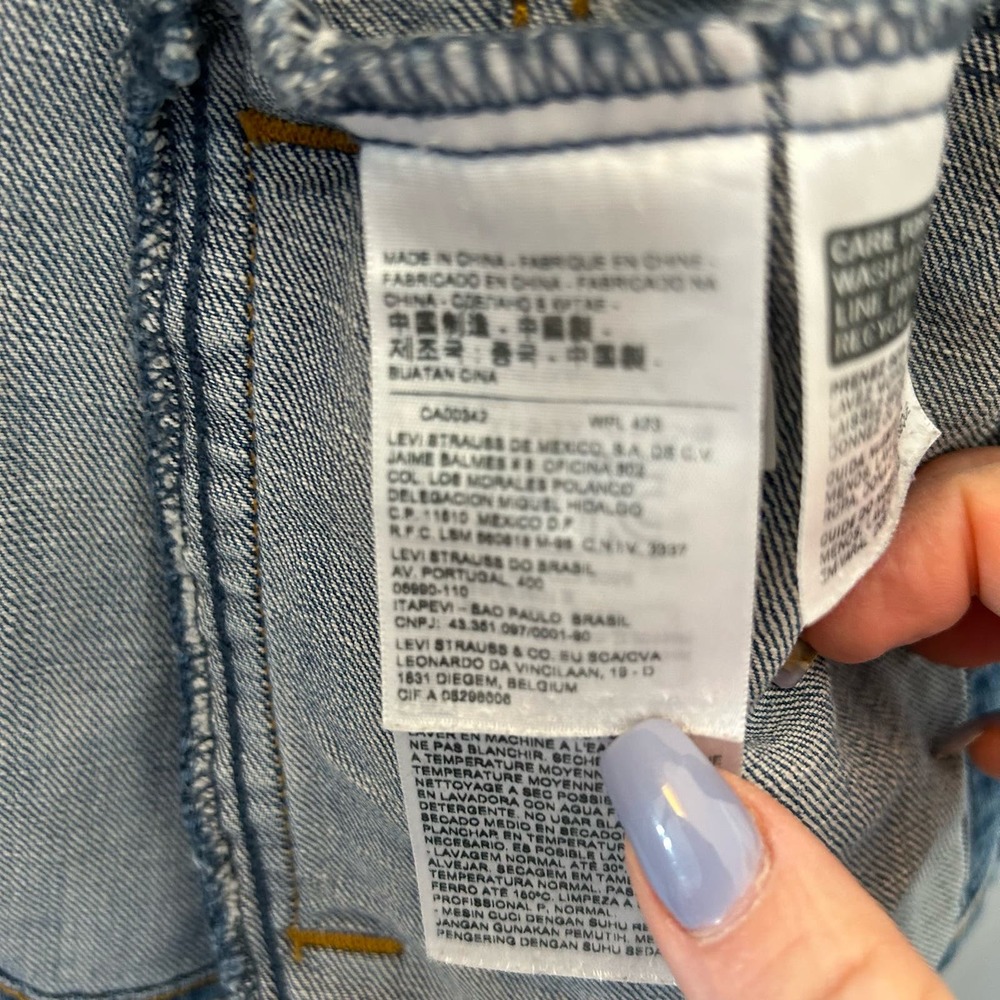 Levi’s Blue Denim Button Trucker Jacket | Size Large - Picture 8 of 10